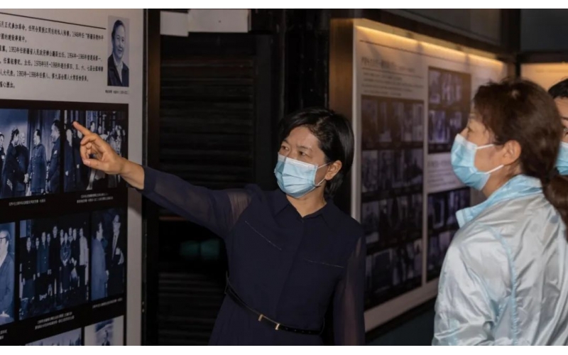 全国妇联书记处书记赵雯在我集团参观调查