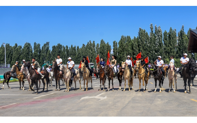 伊犁霍城县晃晃村