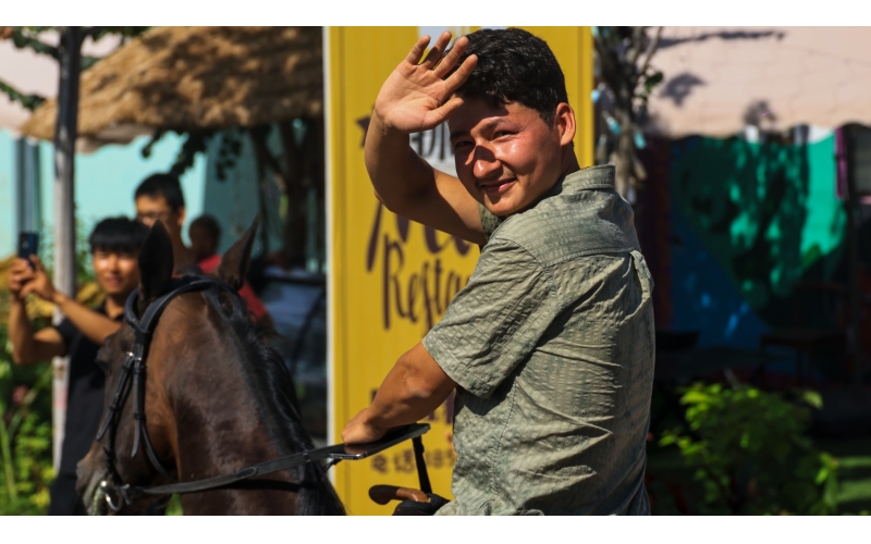 伊犁霍城县晃晃村